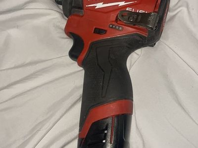 Milwaukee M12 FUEL Cordless 1/4" Hex Impact Driver 2553-20 with 9.0Ah Battery & Charger