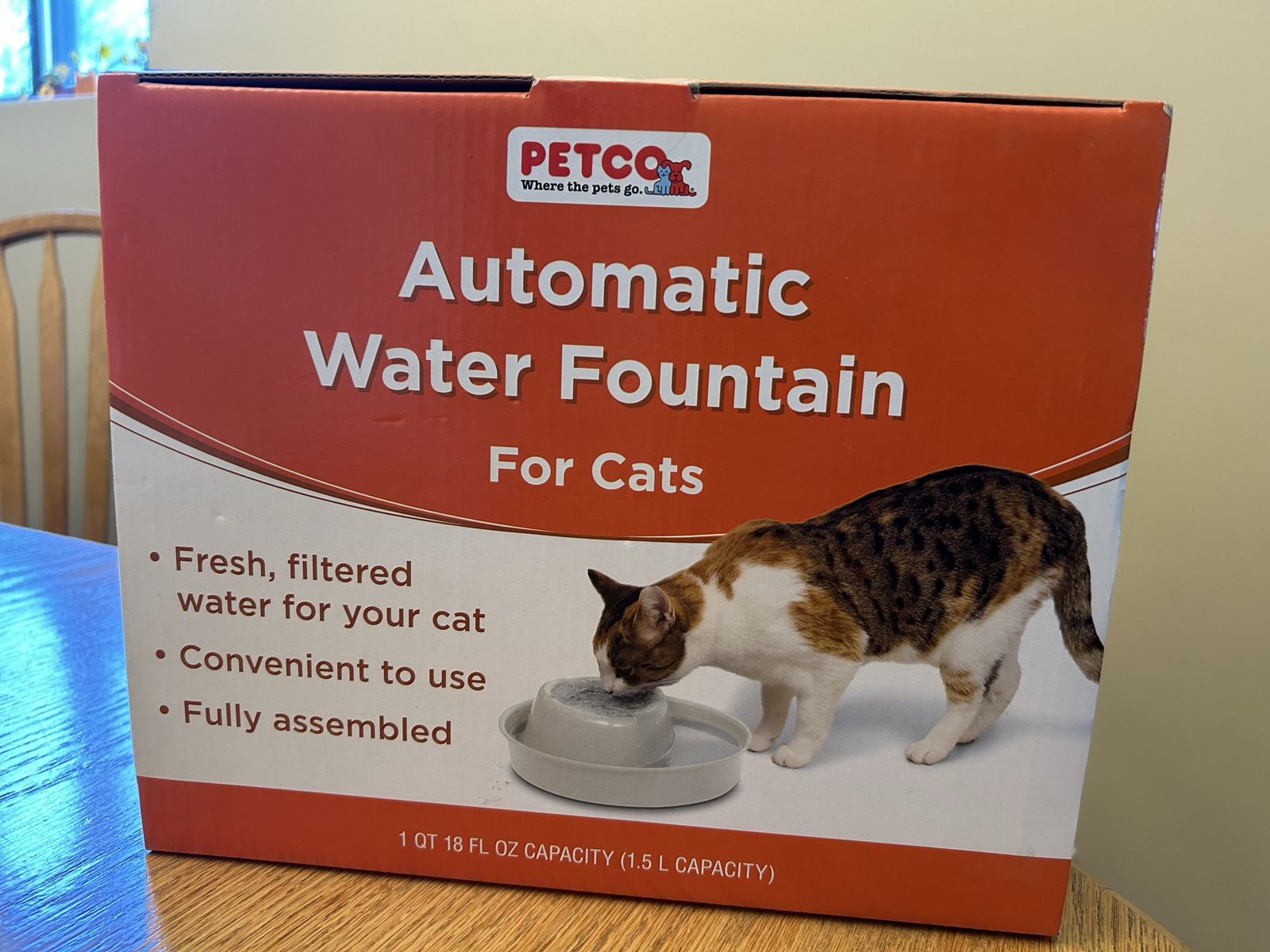 Petco Automatic Water Fountain for Cats, 1.5 L Capacity - Fresh, Filtered Water - New sealed in box