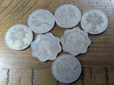 Vintage South Vietnam Coin Lot 1 Dong & 5 Dong 1964-1966