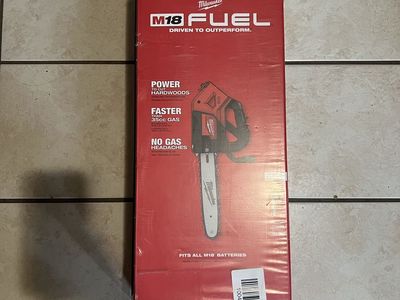 Milwaukee M18 FUEL 12" Chainsaw