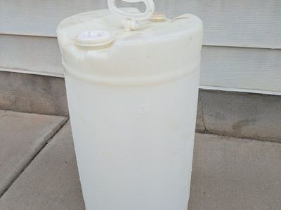 Used 15 gallon Plastic Container