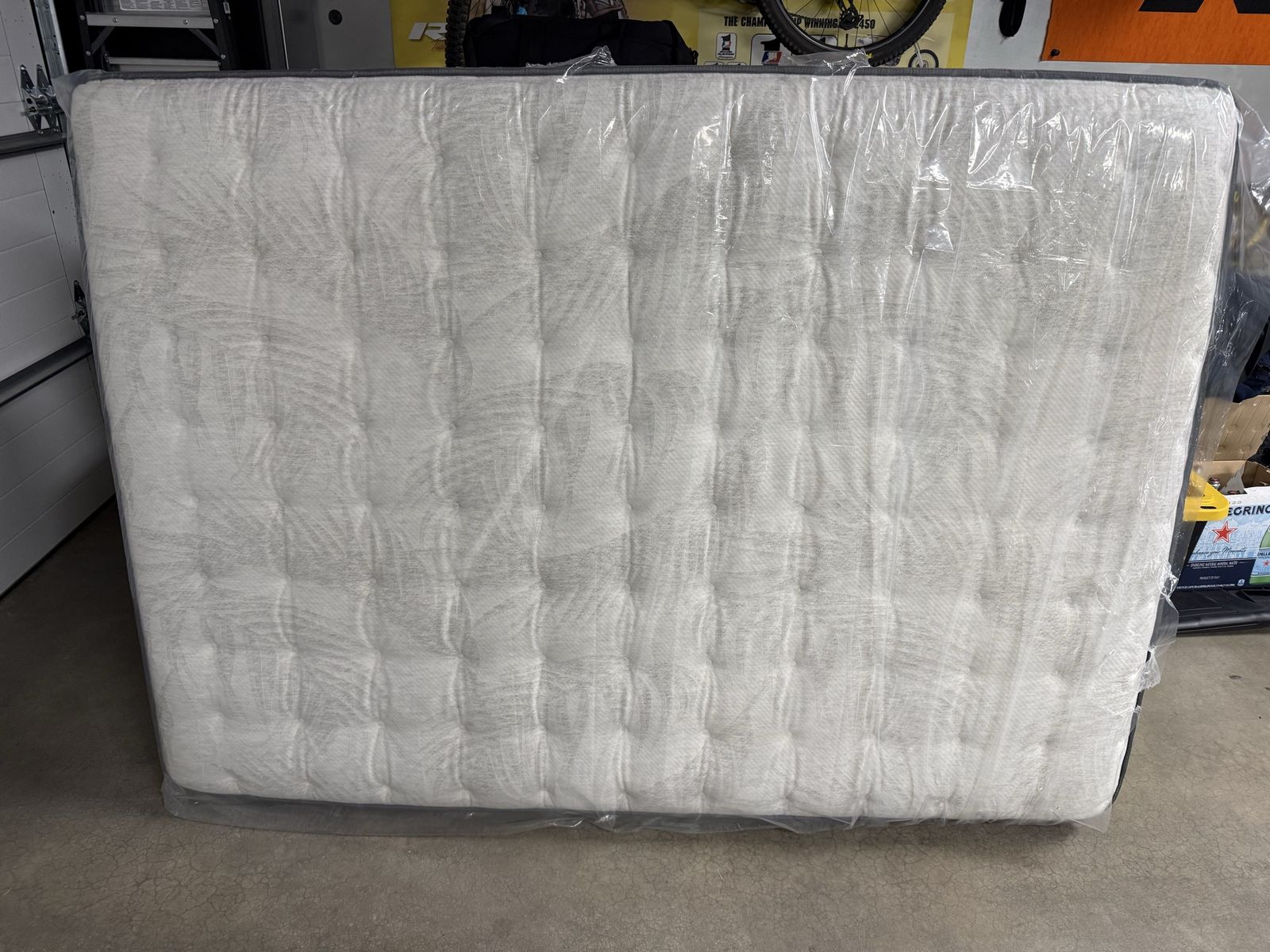 Sealy mattress- size: full