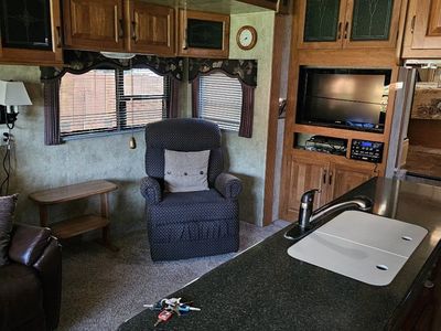 2011 Mountaineer 5th Wheel Travel Trailer with AC and Awnings