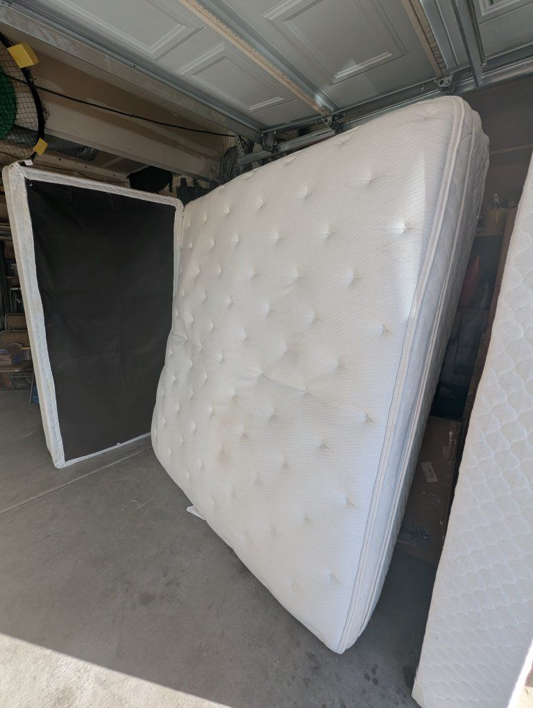 Sealy King Size Mattress and BOX SPRINGS - Good Condition