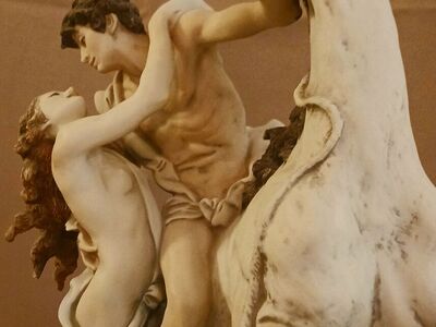 Sculpture: The Embrace / Giuseppe Armani