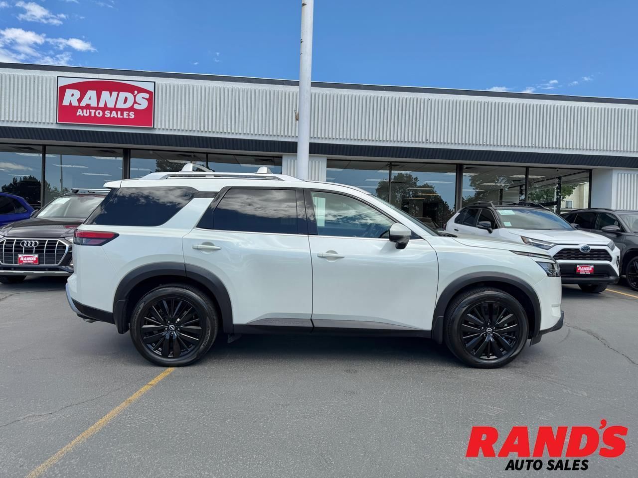 2024 Nissan Pathfinder SL
