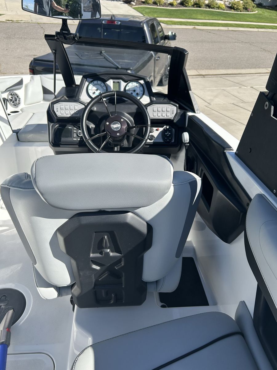 Main image 6