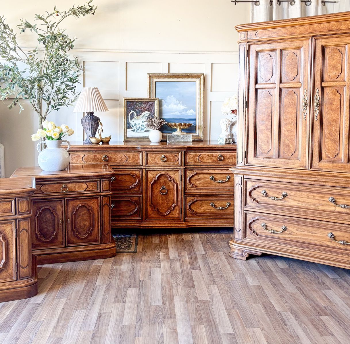 *FREE DELIVERY* Vintage Thomasville Oak & Burl Bedroom Set