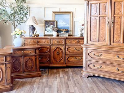 *FREE DELIVERY* Vintage Thomasville Oak & Burl Bedroom Set