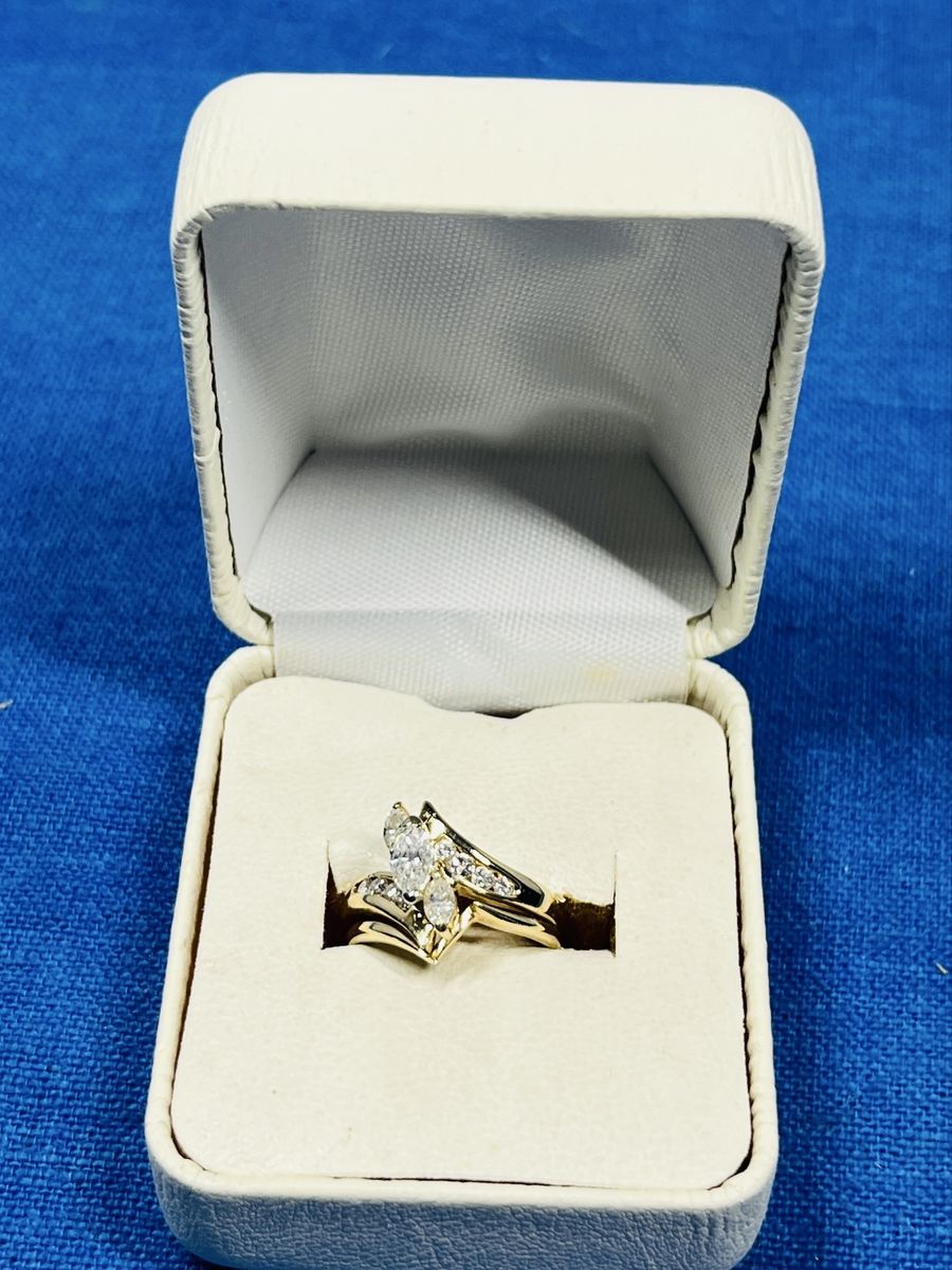 14k Yellow Gold Wedding Ring With Marquise Cut Diamonds