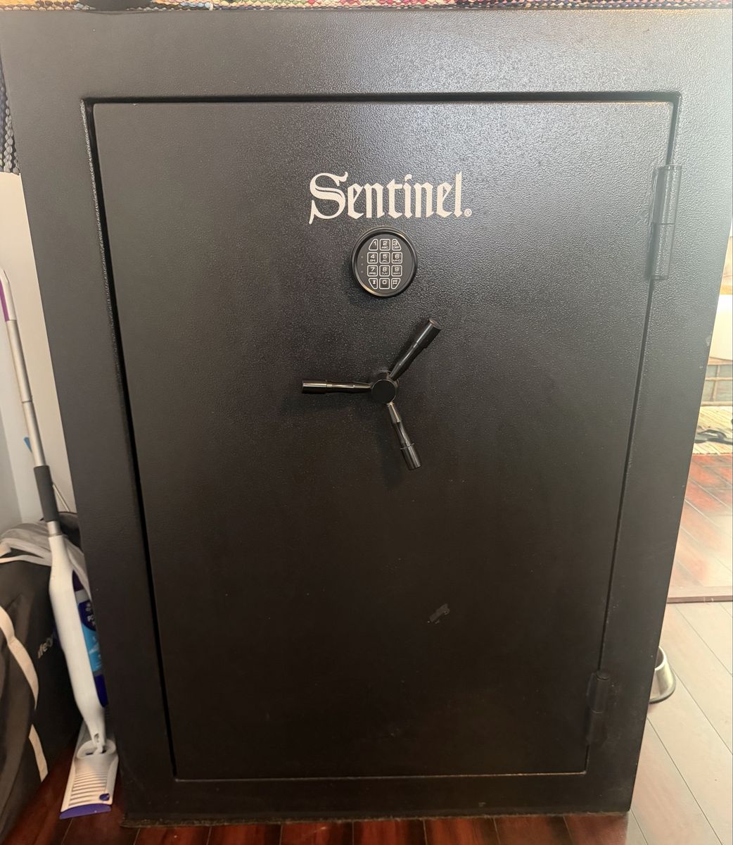 Sentinel 64+4 Gun Safe