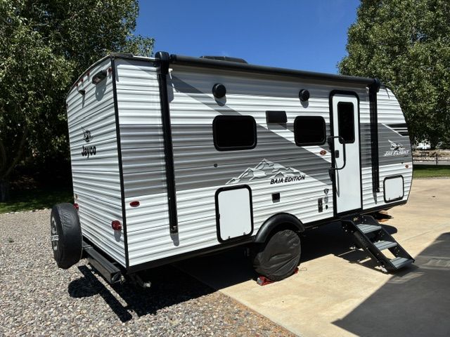 2025 Jayco Jay Flight Baja travel trailer - like new