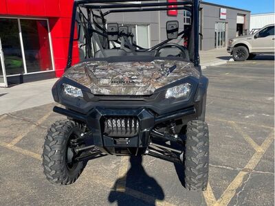 2025 Honda Pioneer 1000-6 Crew Deluxe