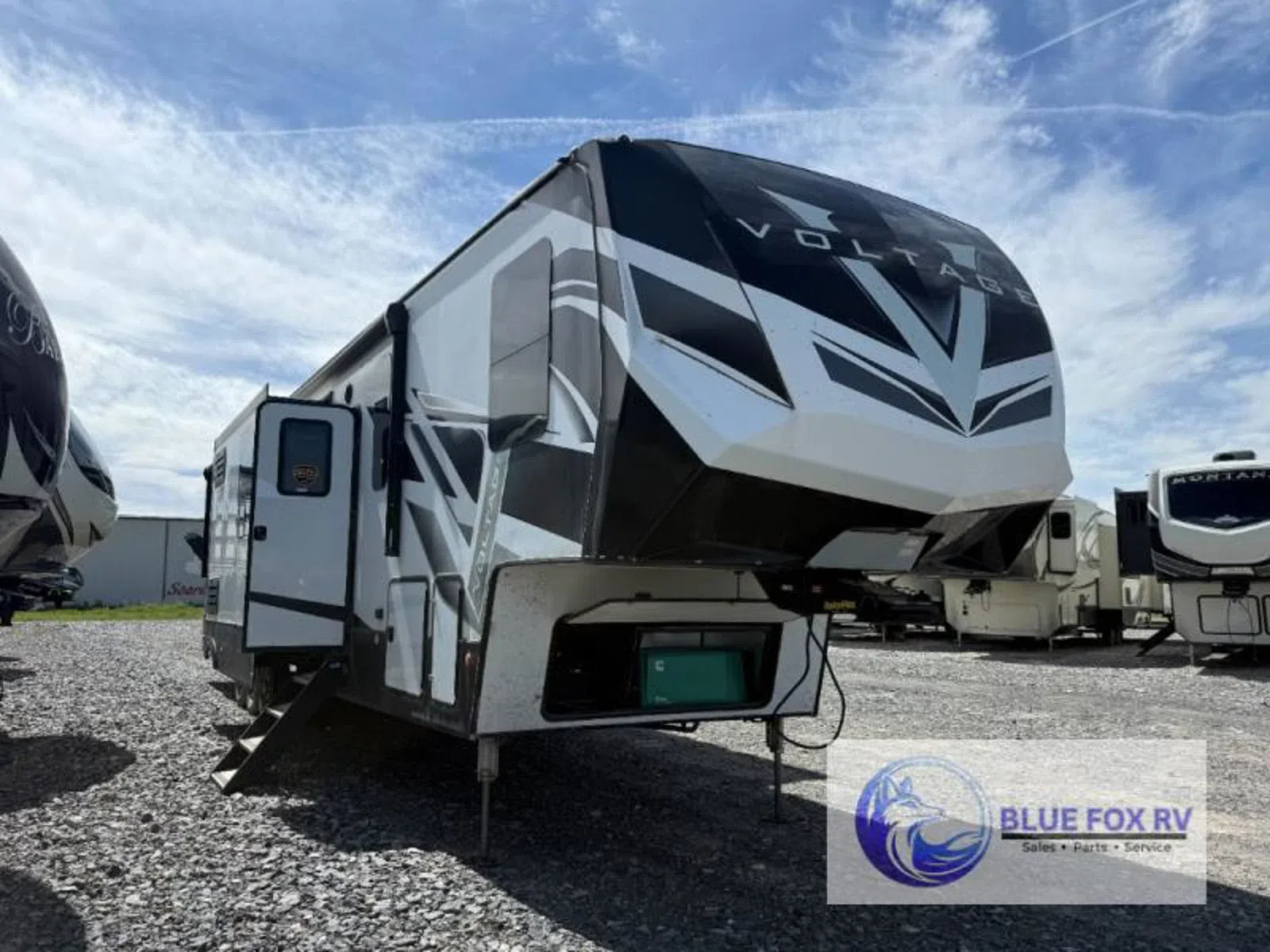 Used 2021 Thor Dutchmen Voltage 4245