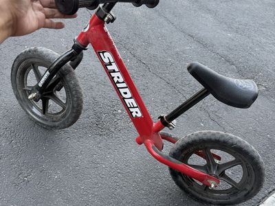 Strider 12 classic Balance Bike - Red Used Toddler Learning Bicycle