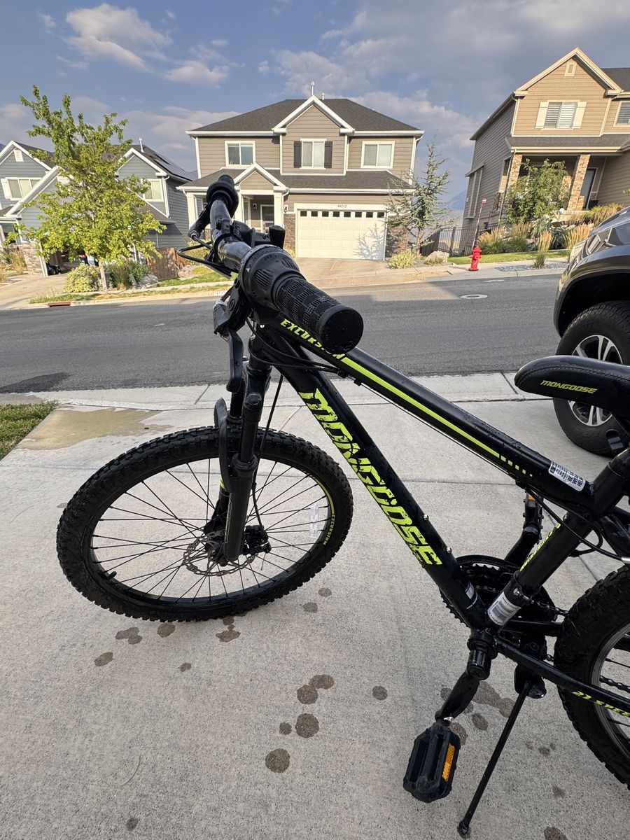 Kids Mongoose Excursion bike 