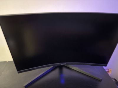 SAMSUNG 27” Odyssey G5