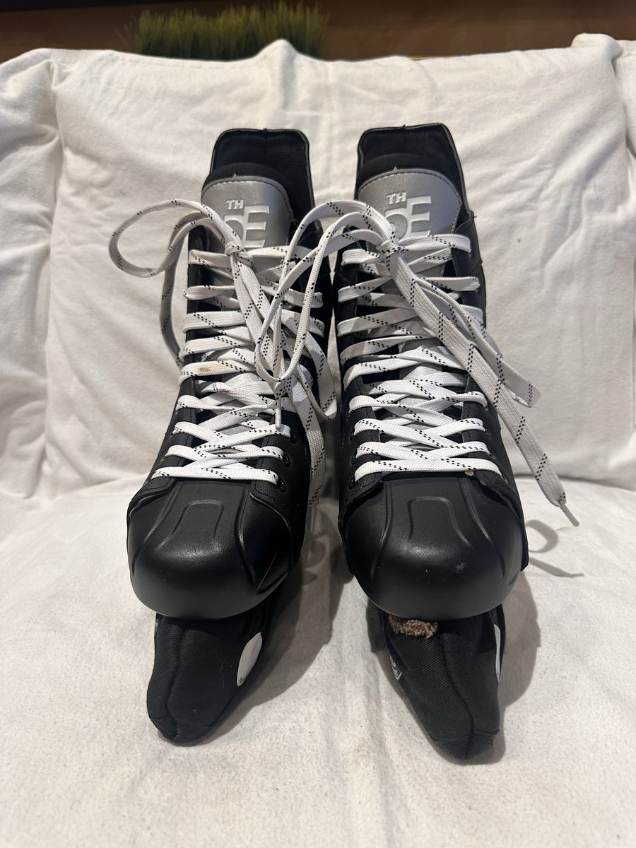 5th element stealth men’s size 9, like new hockey skates with blade covers
