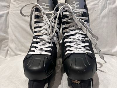 5th element stealth men’s size 9, like new hockey skates with blade covers