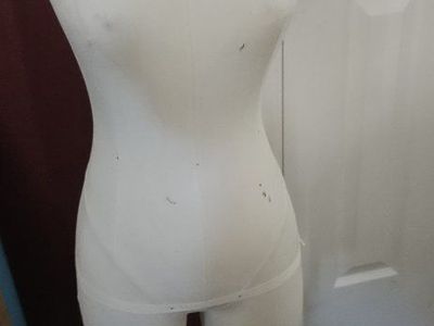 Size 6 mannequin