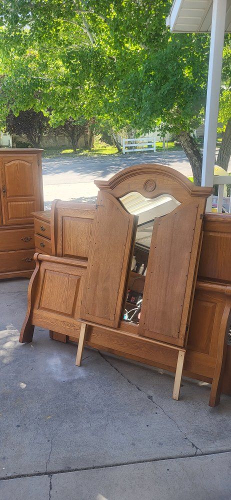 Queen sleigh bedroom set.