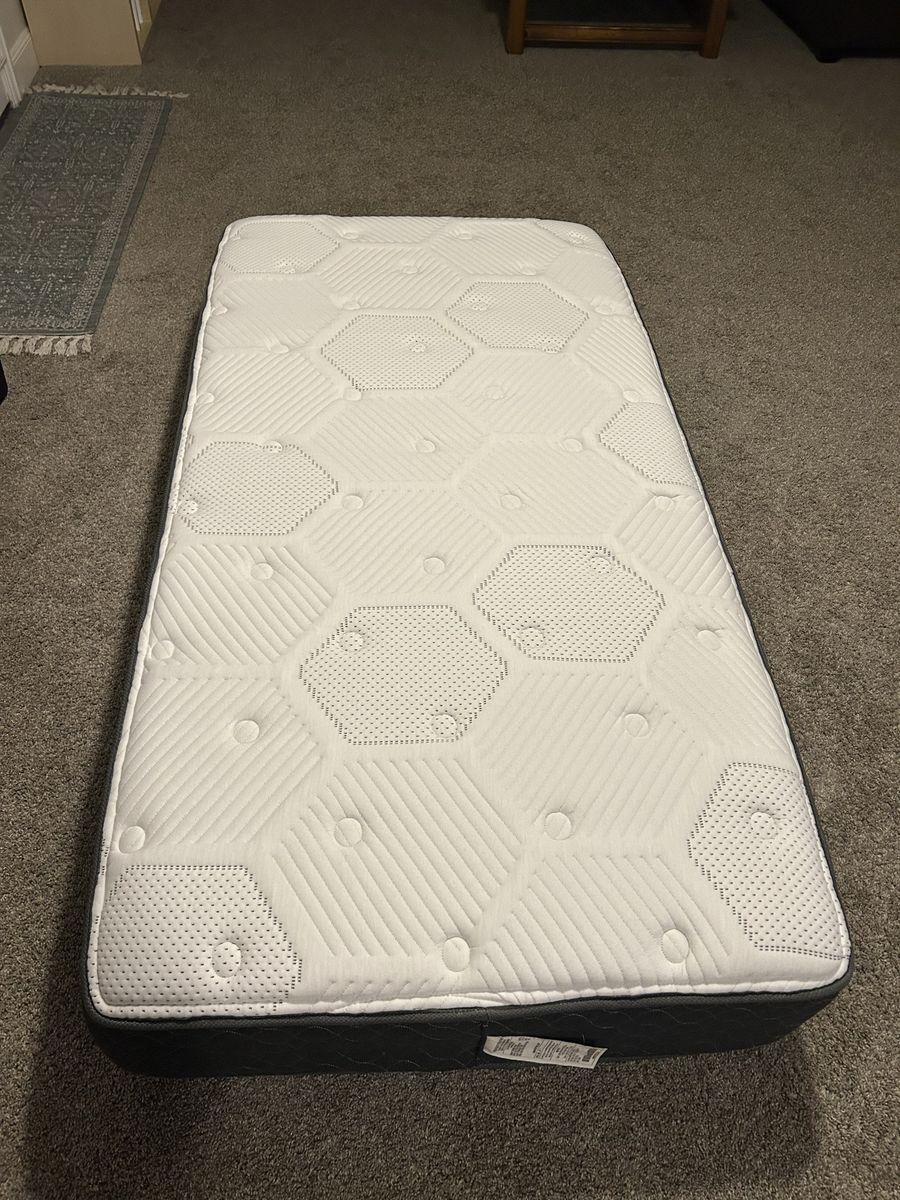 Austin 2b Twin Mattress - Like New, Quilted Top for Enhanced Comfort