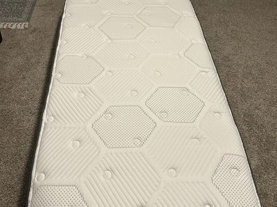 Austin 2b Twin Mattress - Like New, Quilted Top for Enhanced Comfort