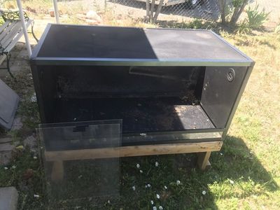 Dubia 4x2x2 PVC Enclosure And Stand