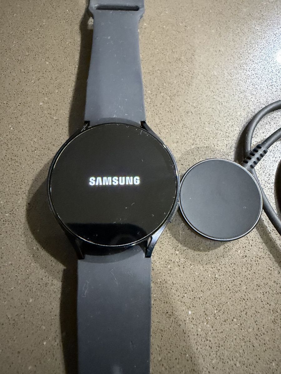 Samsung Galaxy Smart Watch Black with Charger.