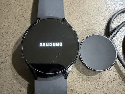Samsung Galaxy Smart Watch Black with Charger.