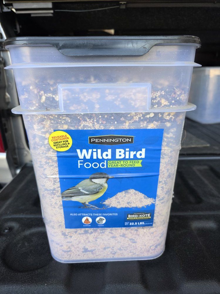 Pennington Wild Bird Food, 22.5 lbs, Great for Year-Round Feeding in Reusable Container