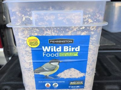 Pennington Wild Bird Food, 22.5 lbs, Great for Year-Round Feeding in Reusable Container