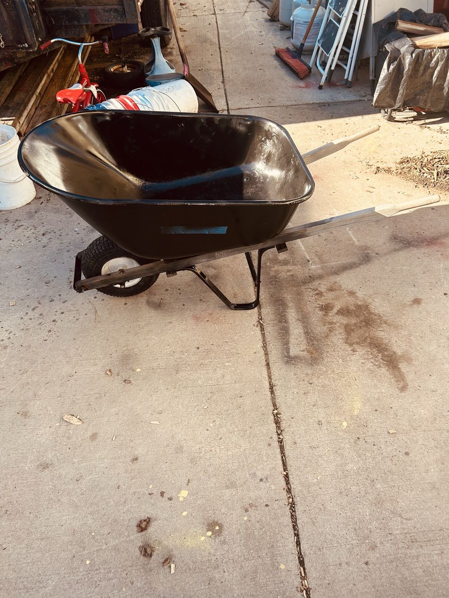 Wheelbarrow 6 Cubic Ft