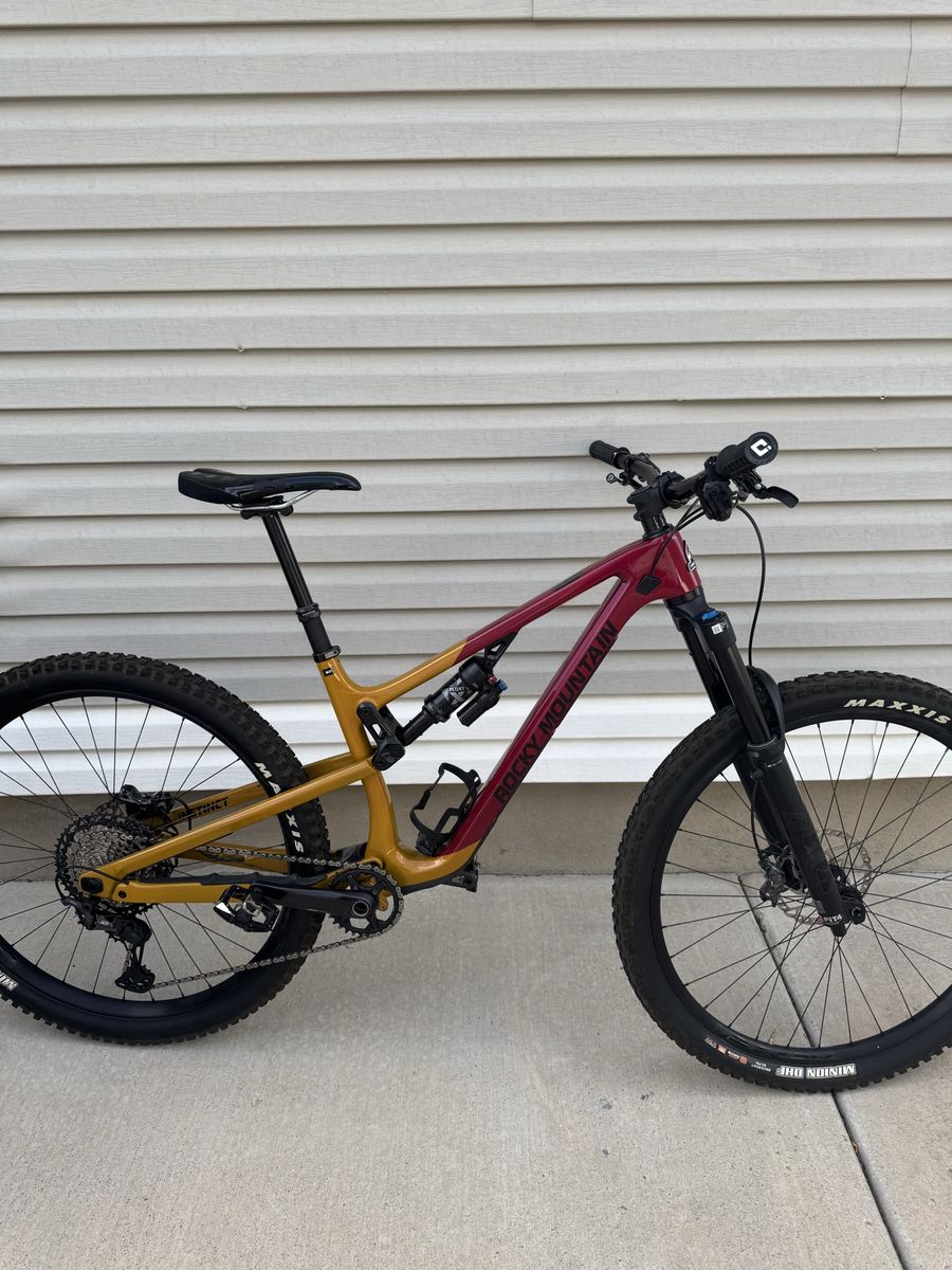 2022 Medium Rocky Mountain Instinct Carbon 50