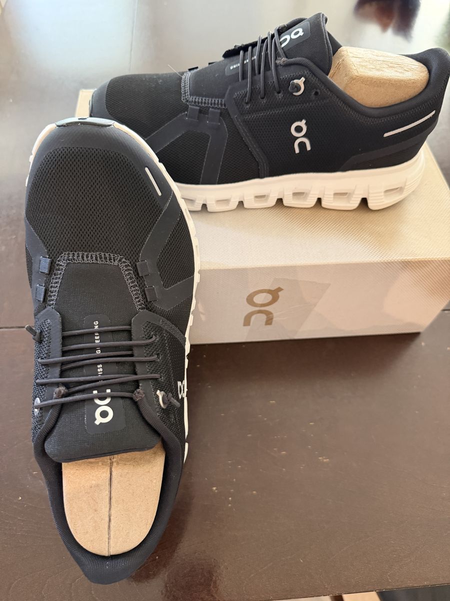 Brand new On Cloud 6 shoes , 8.5W, never used