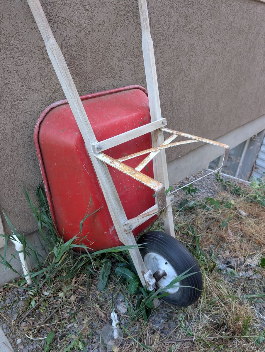Wheel barrow