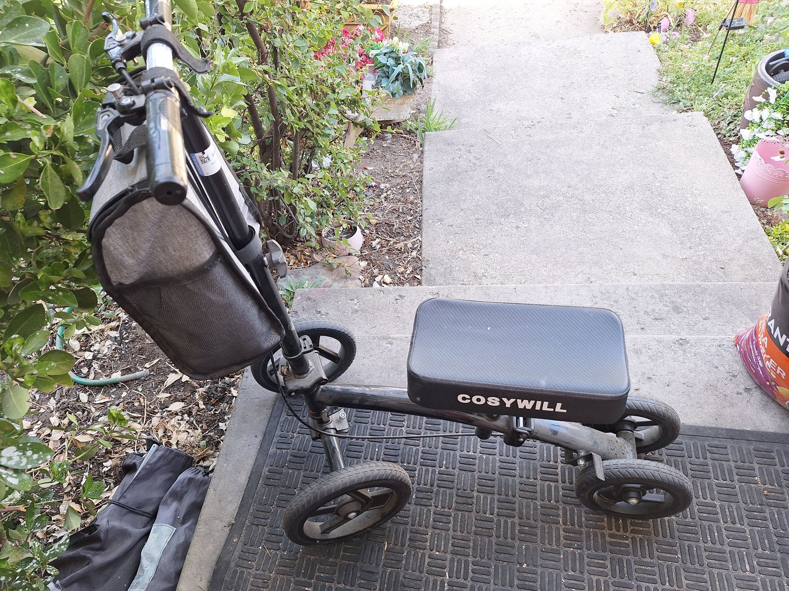 Knee scooter
