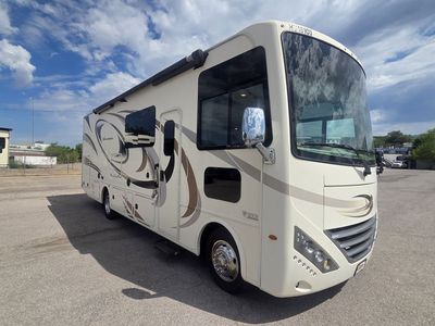 2018 Thor Motor Coach Hurricane 29M Full Wall Slide !!!