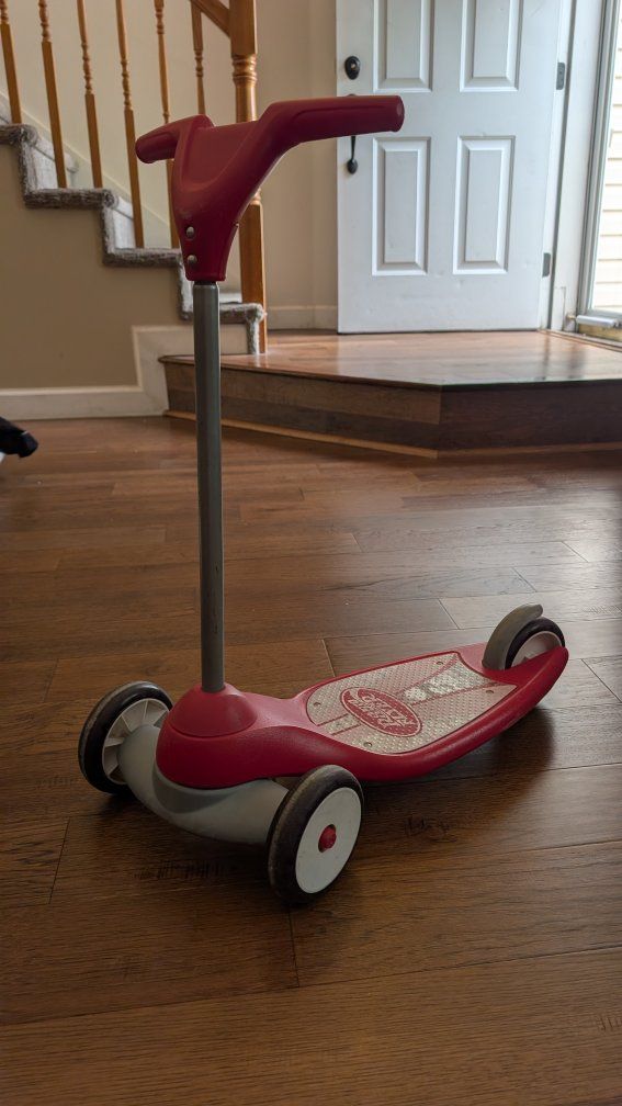 Radio Flyer Red & Grey 3-Wheel Kick Scooter for Kids - Used, Good Condition