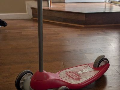 Radio Flyer Red & Grey 3-Wheel Kick Scooter for Kids - Used, Good Condition