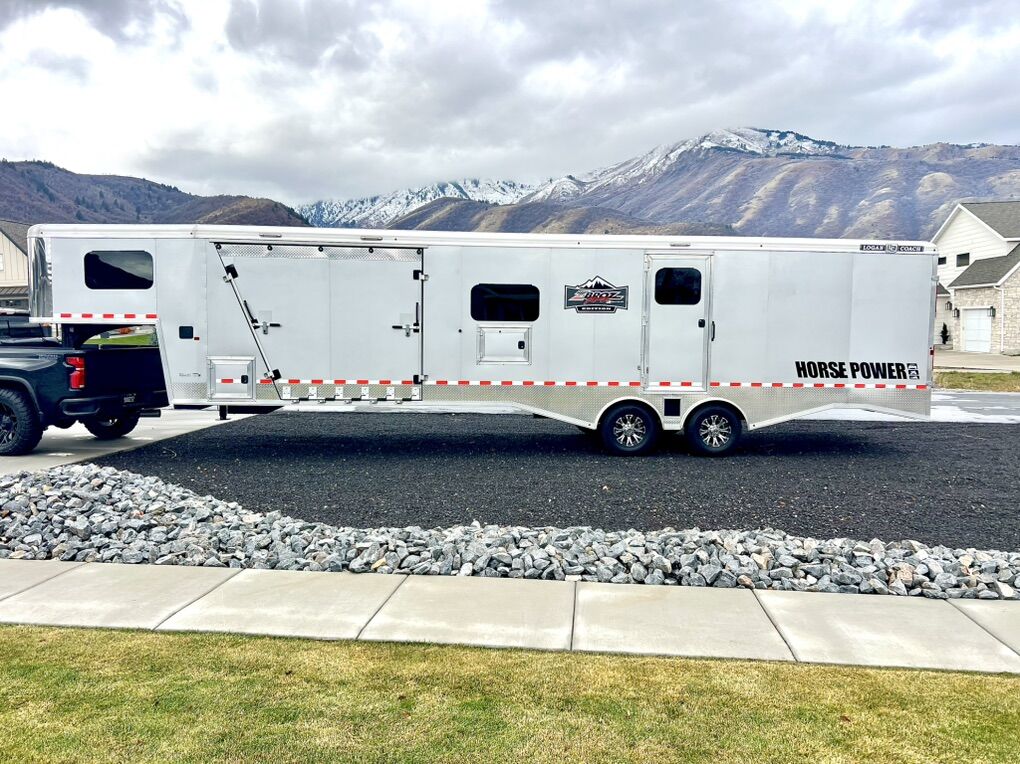 2020 Logan Coach Zbroz 33' GN