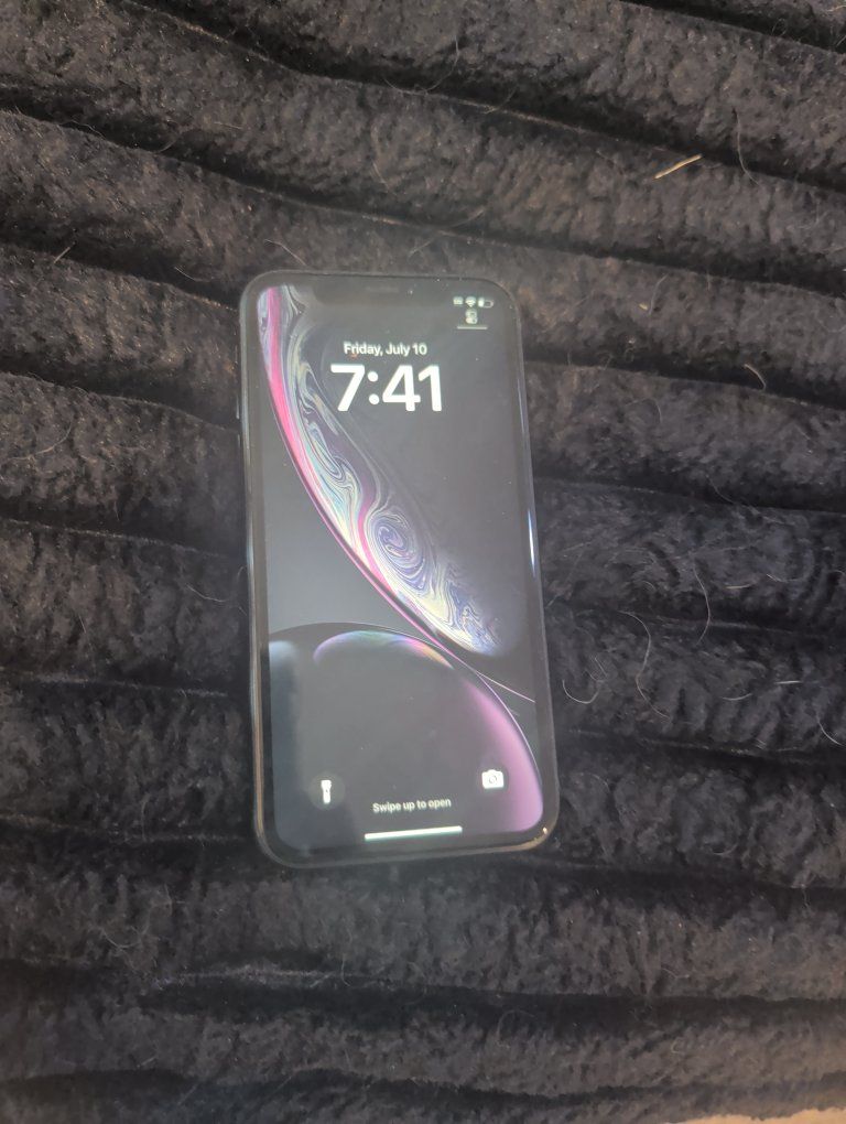 iPhone XR  64GB AT&T