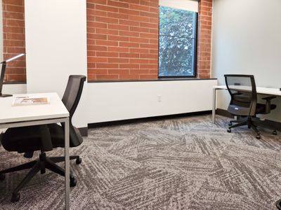 "Flex Your Schedule: Rent an Office by the Hour!"