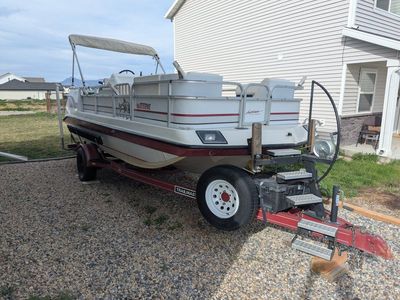 Pontoon / Deck Boat