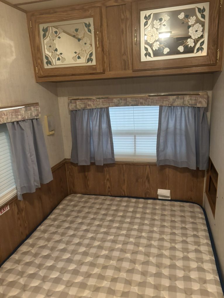 Main image 5