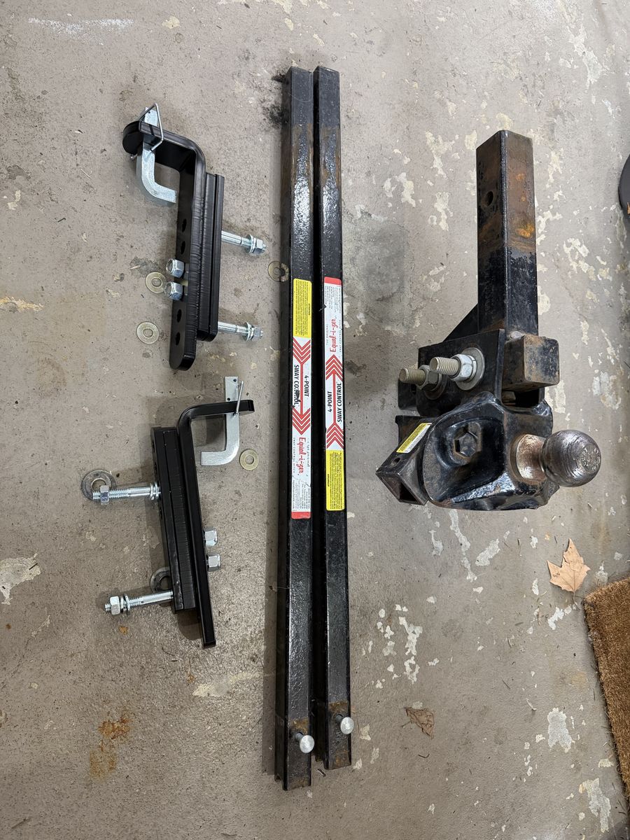 Equal-i-zer Weight Distribution Hitch w/Sway Control