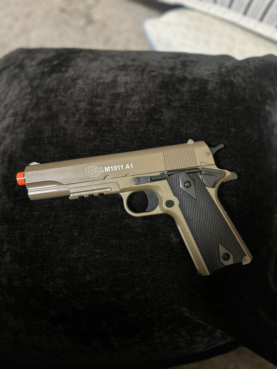 Airsoft colt pistol