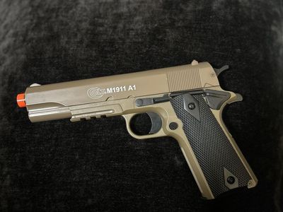Airsoft colt pistol