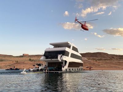 2020 95'X 24' CT Series Adonia Houseboat - Prestige Worldwide