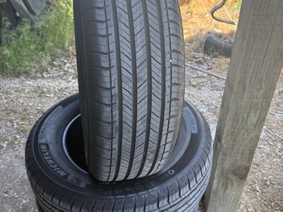 Set of 4 Michelin Primacy All-Season Tires 235/65 R17 - Excellent Tread